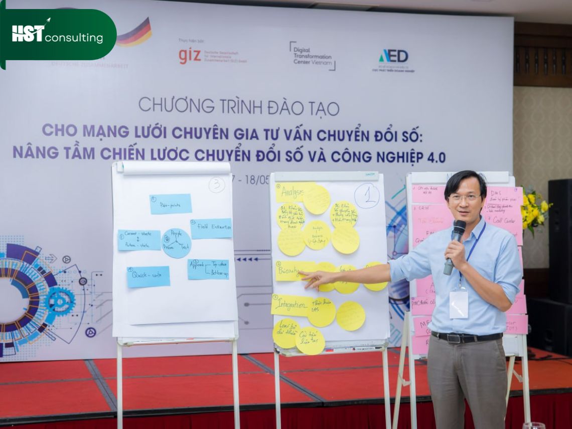 Ông Nguyễn Hồng Sơn diễn thuyết tại Chương trình đào tạo Mạng lưới chuyên gia chuyển đổi số